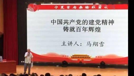 她哭了！蔡卓妍钟欣潼同框献唱：红裙翩翩，美得不可方物！